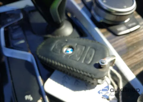 2019 BMW 530I xDrive z USA, uszkodzony, nr VIN WBAJA7C56KWW16607